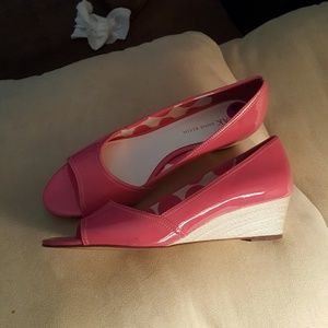 Anne Kline Hot Pink Patent Leather Wedge shoes